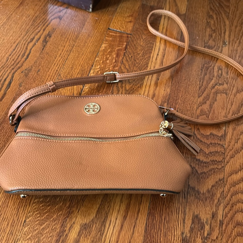 COPY - Tory Burch bag never been used , got it for a friend she didn’t  like it.